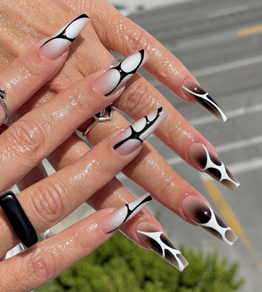 BLACK AND WHITE NAIL