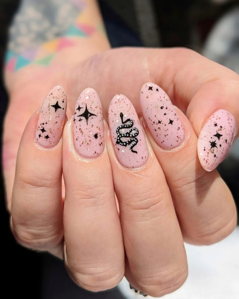 minimalist nail art