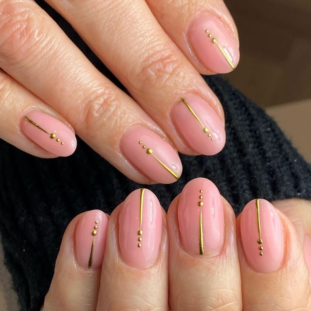 minimalist nail art