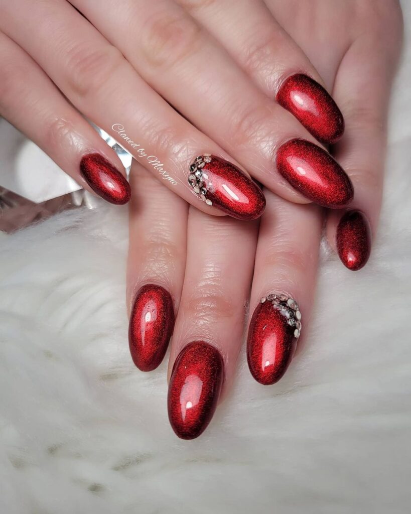 red nail designs